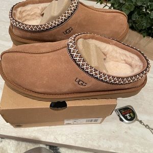 Brand New never worn! Tasman UGG slipper